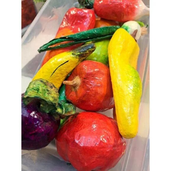 13 Piece Vintage Handcrafted Realistic Life Size Paper Mache Fruit & Vegetables - Picture 8 of 11